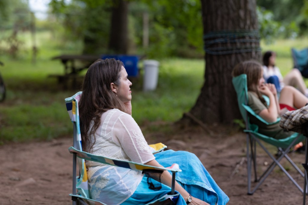 Aili Watches the show